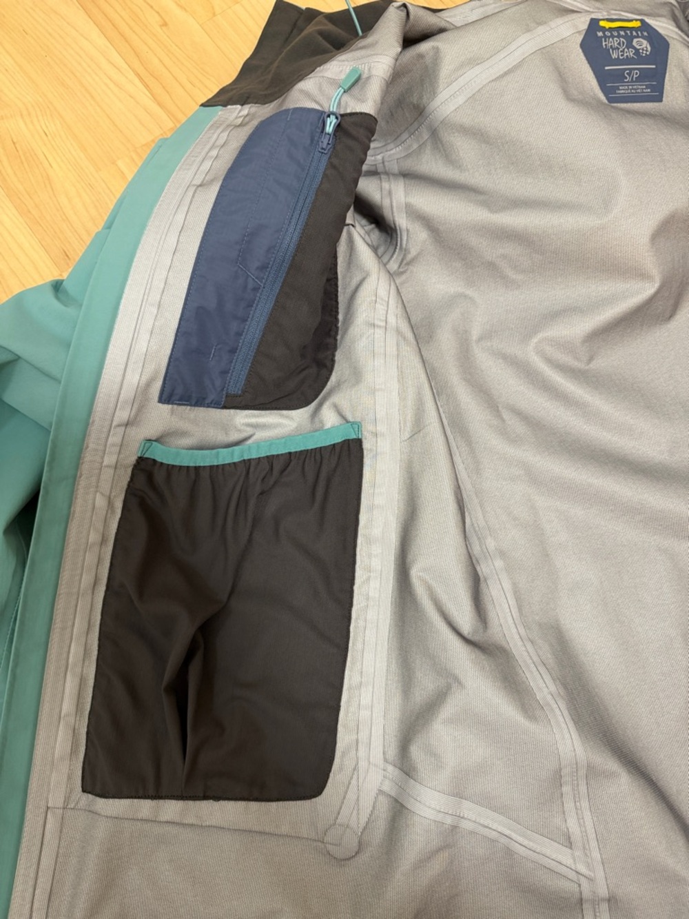 Mountain Hardwear Light Blue Hooded Shell Jacket with Yellow Zips - Picture 4 of 11
